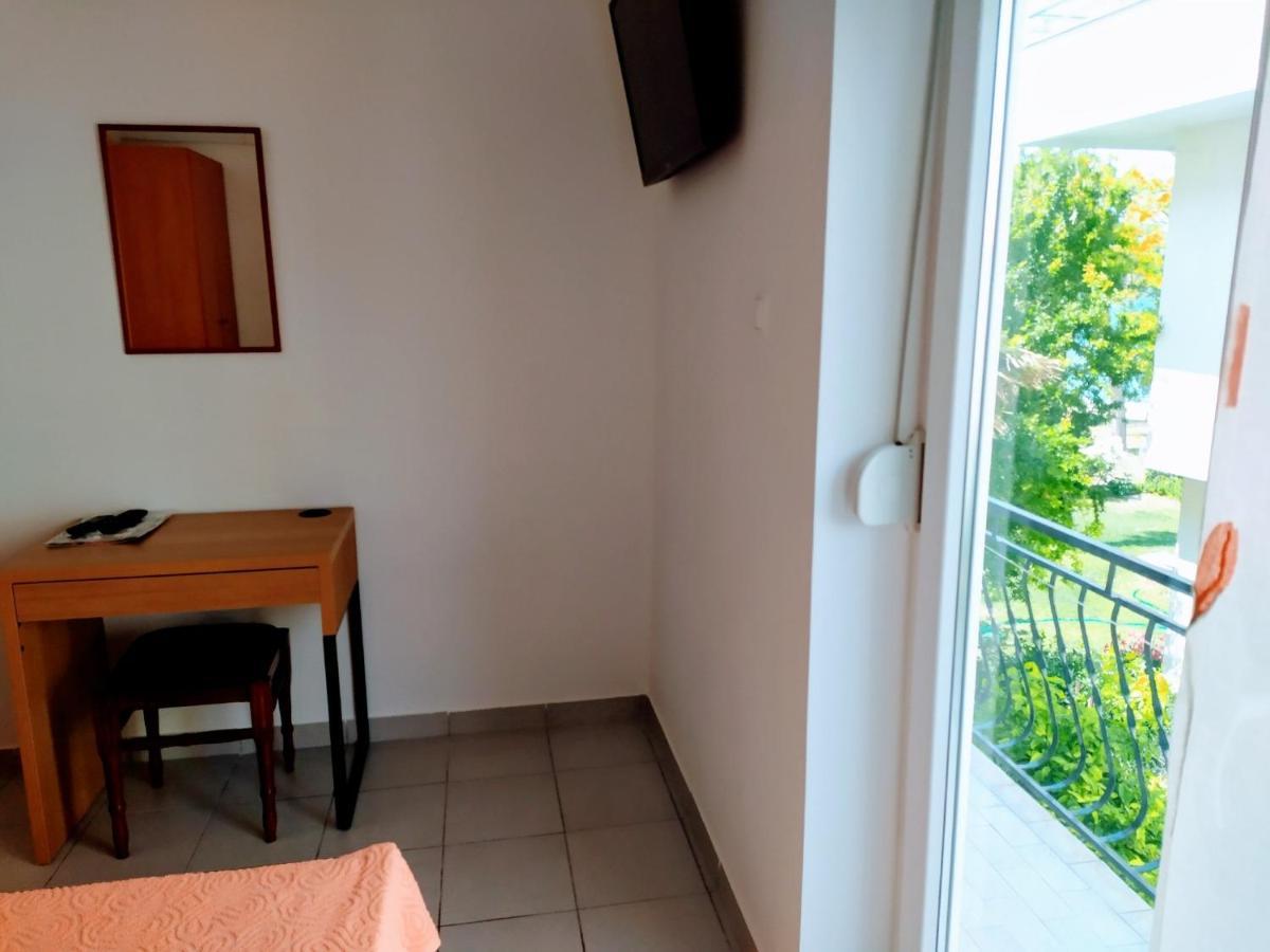 Apartments And Rooms Aleksandra Bibinje Extérieur photo