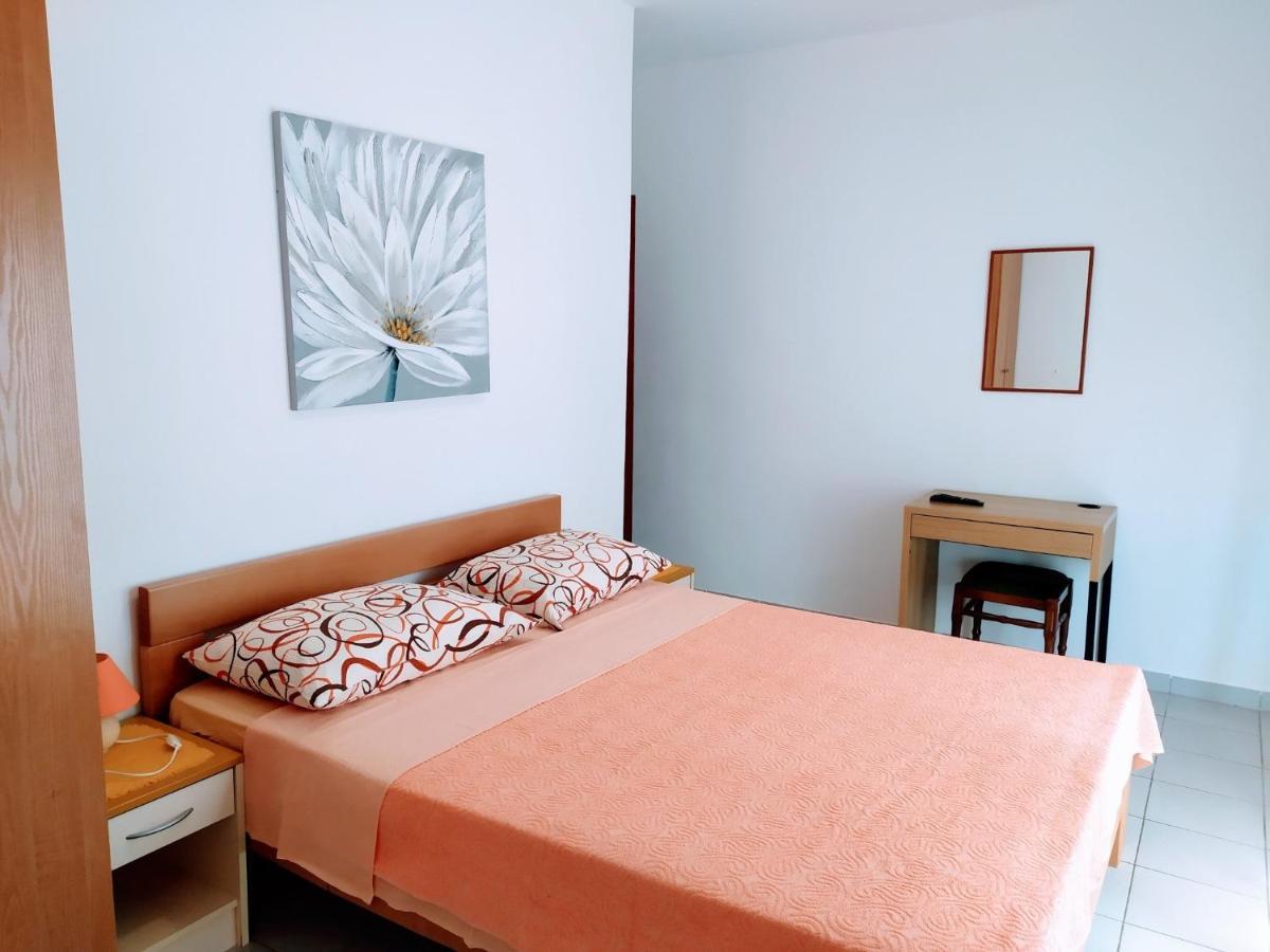 Apartments And Rooms Aleksandra Bibinje Extérieur photo